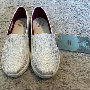 BNWT TOMS Classic Gold Textured Metallic Shoes